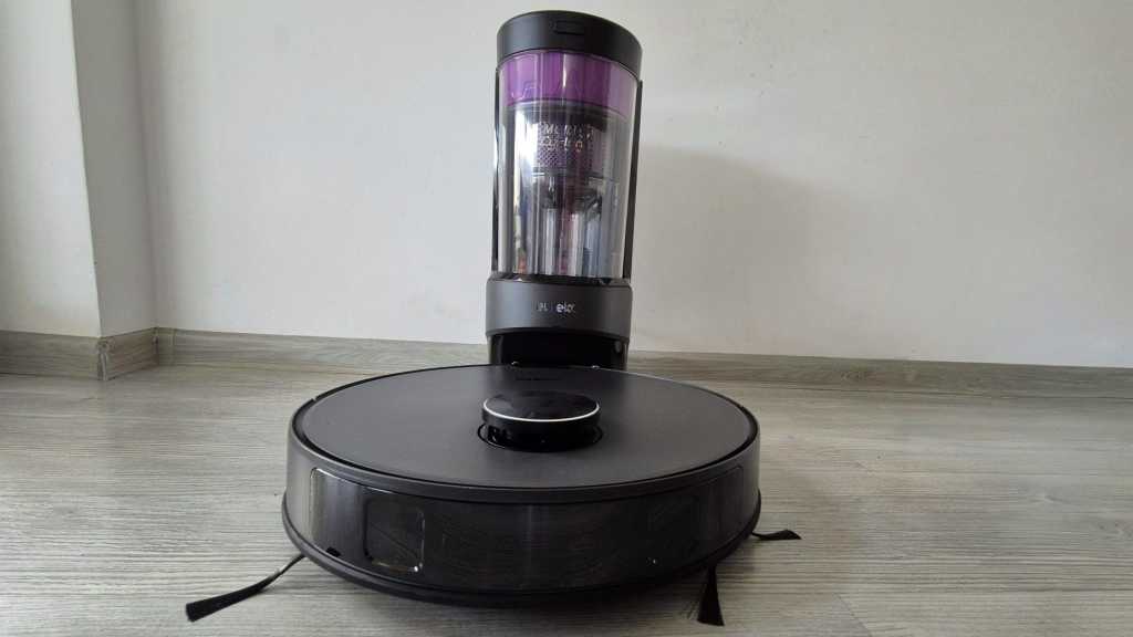 Eureka E20 Plus with station