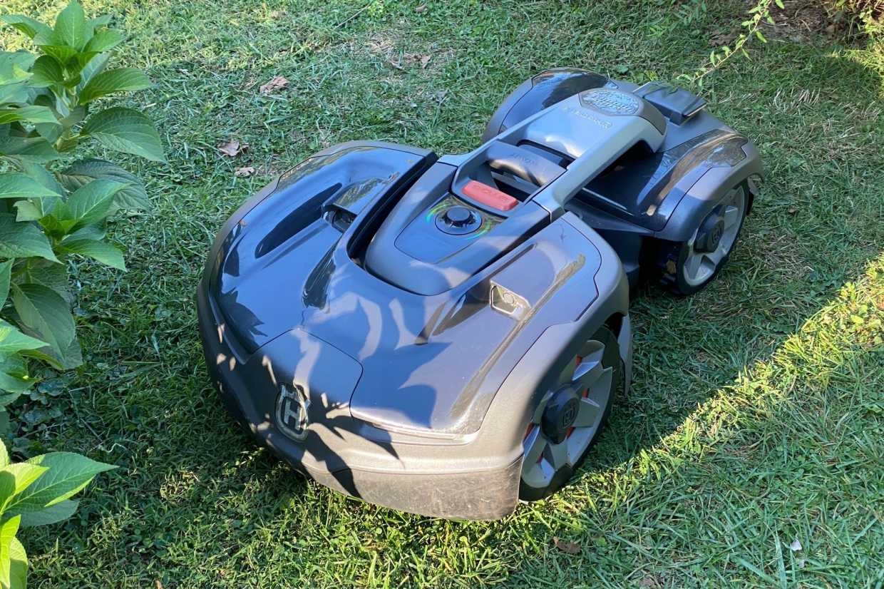 Husqvarna Automower 435X AWD -- Best boundary wire robot lawn mower