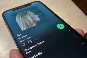 Spotify heeds Adele, ditches default shuffle button for albums