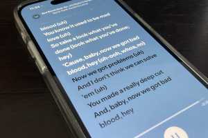 Spotify free users get real-time song lyrics back, for now 