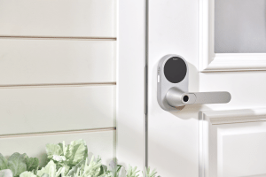Aqara Smart Lock U300 lever lock boasts Matter over Thread 